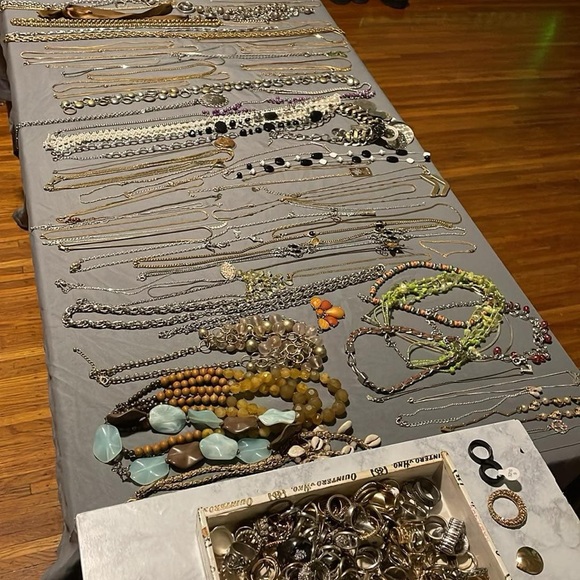 Like this listing to be notified when I go live, hope to see you there 🫶🏼❤️🥰 - Picture 10 of 10